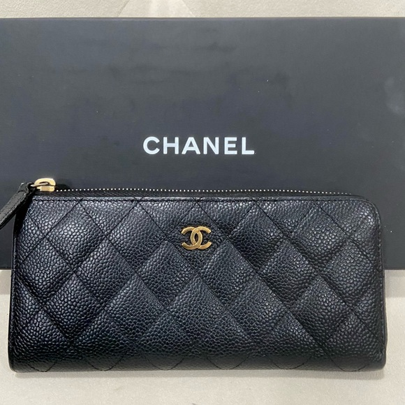 CHANEL Handbags - 🖤🖤 Chanel Caviar Zippy Wallet